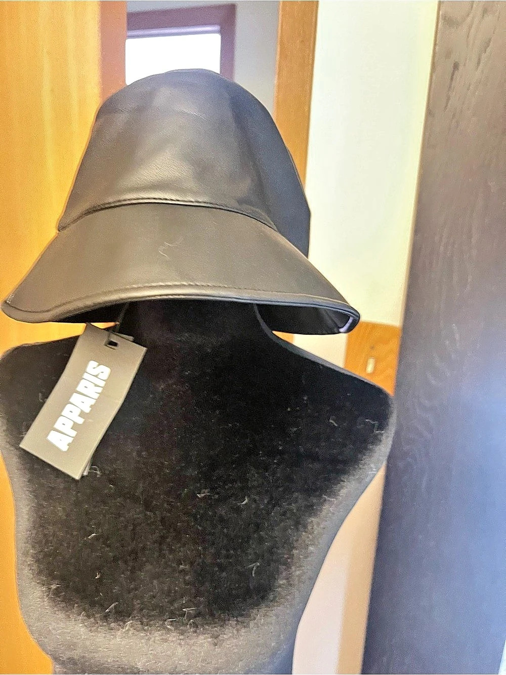 Apparis Black Hat NWT